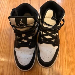 Nike Air Jordan 1 Mid Panda - 5.5Y